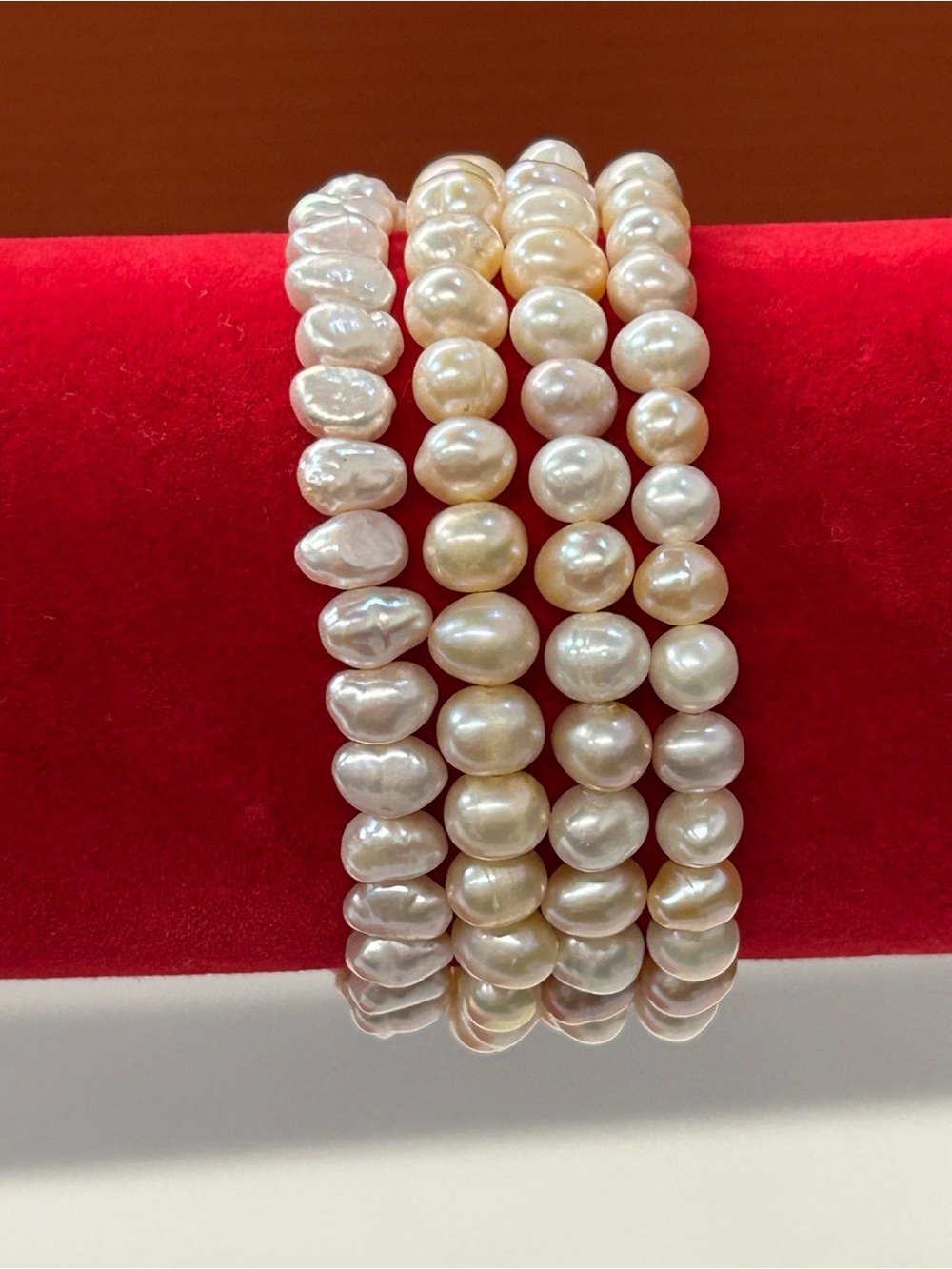 Set of 4 real pearl stretch bracelets